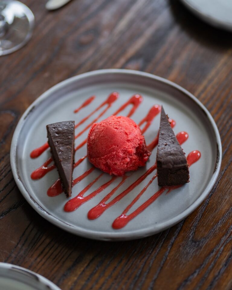 Cowhorn desert, Cowhorn Kitchen & Vine