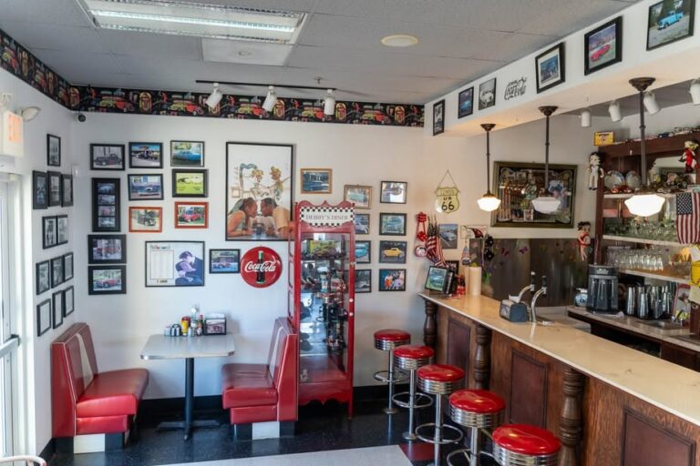 Debbie's malt bar, Debby’s Diner