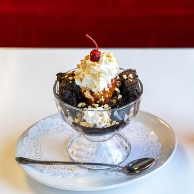 Debbie's sundae, Debby’s Diner
