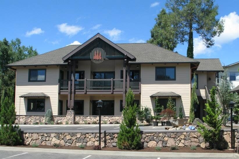 Redwood Garden Inn