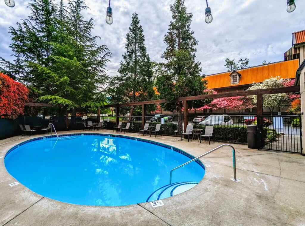 Riverside Inn