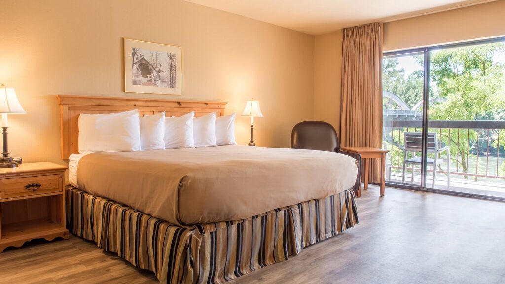 Riverside Inn