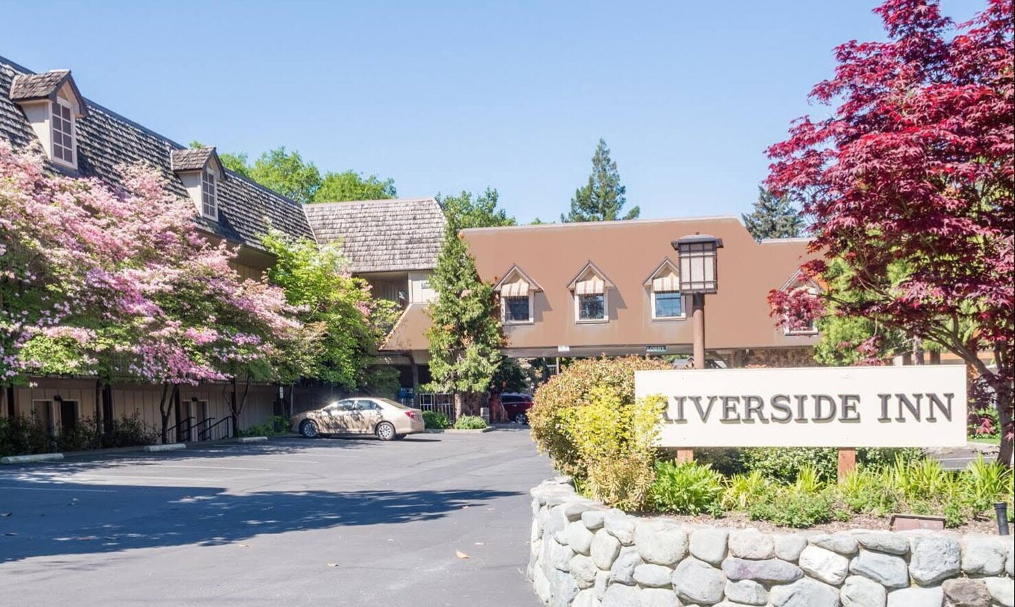 Riverside Inn