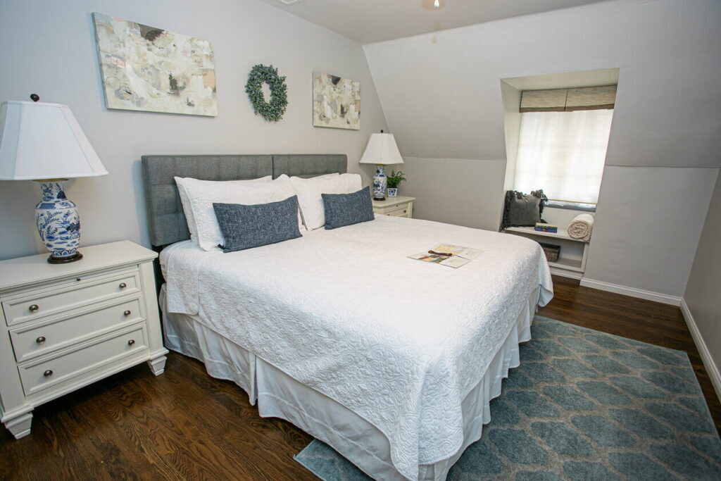 HB Pinot Noir, The Inn and Vineyard Cottage at Hummingbird Estate