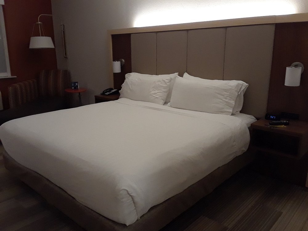 Holiday Inn Express & Suites Medford – Central Point